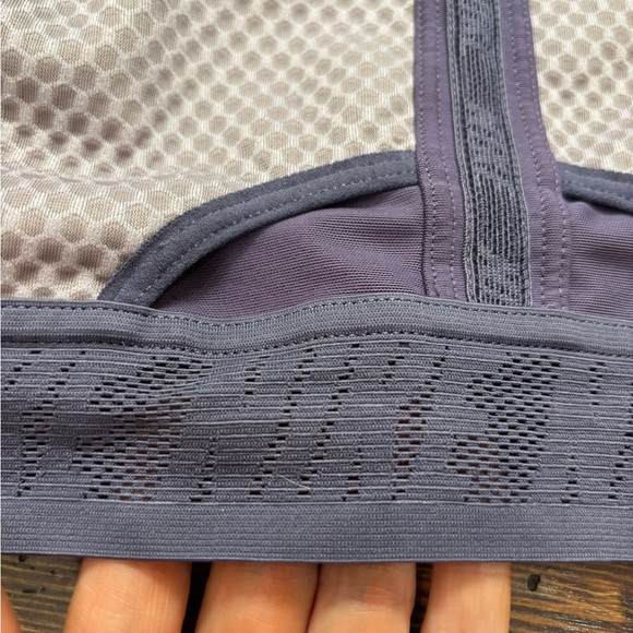 Nike Dri Fit Swoosh Women’s Ultrabreath Sports Bra Sz M Purple Logo - Picture 8 of 8